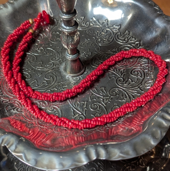 Boho Red Seed Bead Necklace - Earthy Charm & Vintage Vibes 🌺✨ - Picture 2 of 5